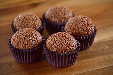 Tipik Brezilya parti atıştırmalığı - Brigadeiros