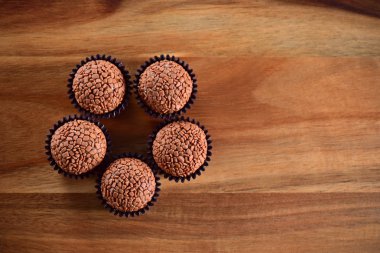 Tipik Brezilya parti atıştırmalığı - Brigadeiros