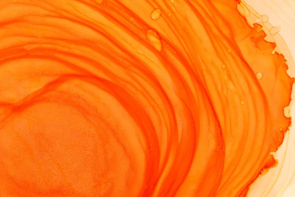 Яскраві помаранчеві чорнильні шпалери з алкоголем. Рука намальована абстрактним акварельним фоном. Малювання пензлем помаранчеві штрихи . — стокове фото
