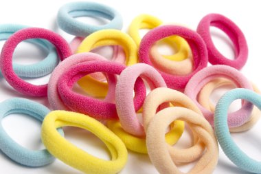 Farklı renkteki saçlar için elastik lastik bantlar