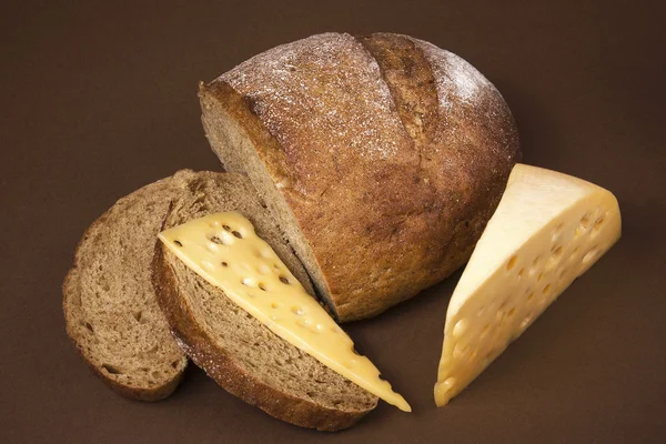 Pan negro y queso —  Fotos de Stock