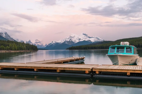 Lago Maligne en las Rocosas — Foto de Stock