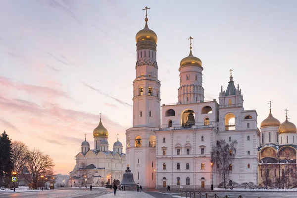 Catedrais do Kremlin de Moscou ao pôr do sol — Fotografia de Stock