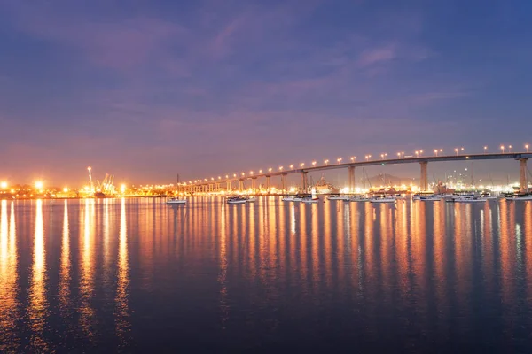 Coronado Köprüsü'nde gece