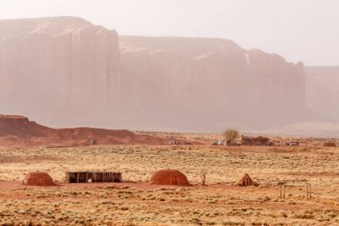 Navajo geleneksel kulübeleri