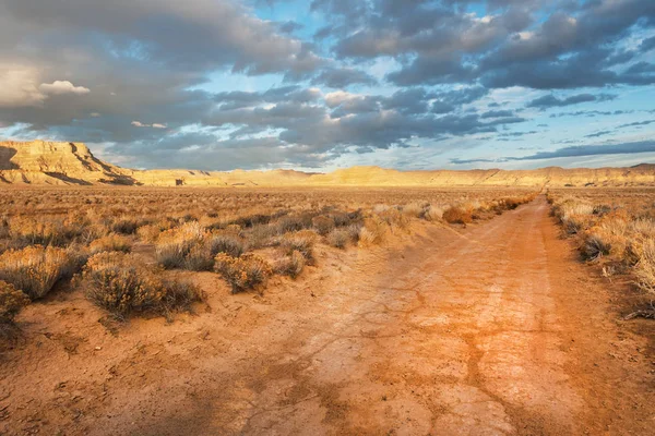 Nezpevněné pouštní silnice — Stock fotografie