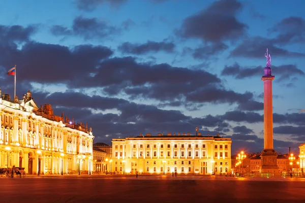 Praça do Palácio na noite branca — Fotografia de Stock