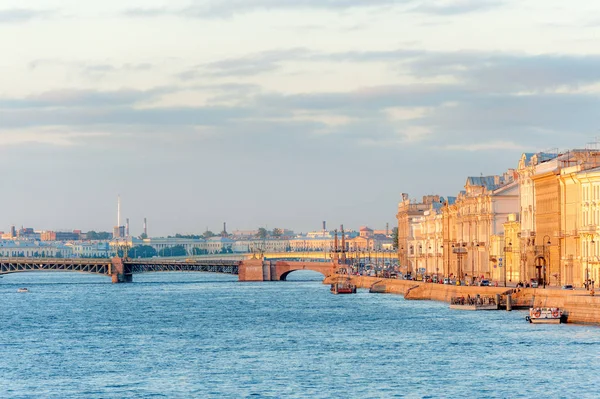 Paleis embankment en Trinity bridge — Stockfoto