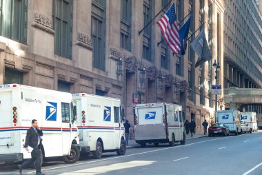 USPS dağıtım kamyonları