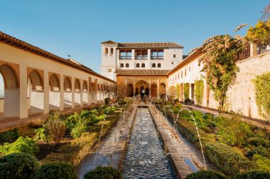 Güzel Alhambra bahçeleri