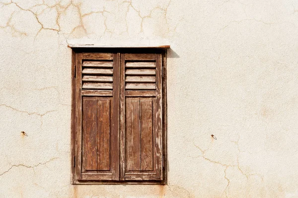 Vieja ventana croata de madera — Foto de Stock