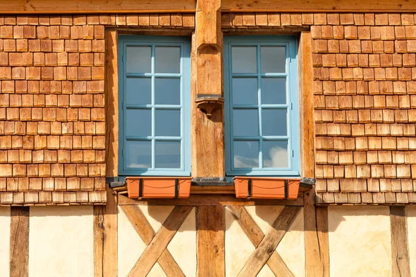 Twee Zolder Vensters Tegel Dak Van Typische Oude Franse Huis — Stockfoto