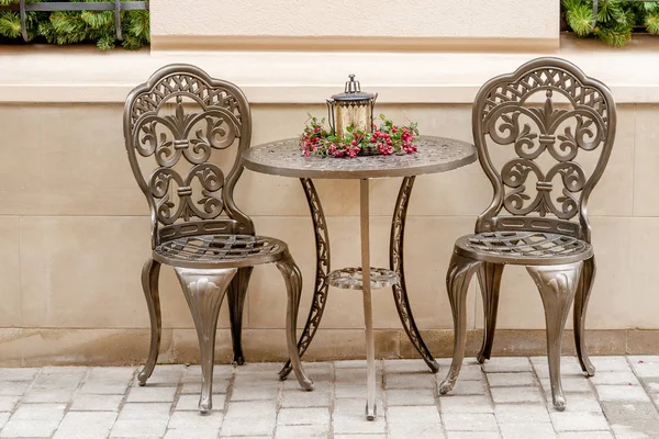 Chaises Café Table Avec Des Décorations Vacancessur Trottoir Rue Dans — Photo