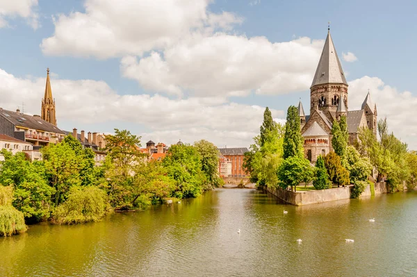 Iconisch Uitzicht Protestantse Tempel Neuf Het Eiland Ile Petit Saulcy — Stockfoto