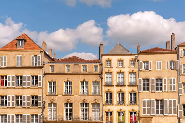 Typické Staré Domy Komíny Podél Náměstí Place Chambre Metz Francie — Stock fotografie