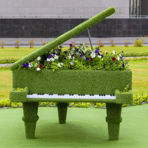 Figur Dekoratives Klavier Aus Lebender Vegetation Einem Stadtpark Platz Surgut — Stockfoto