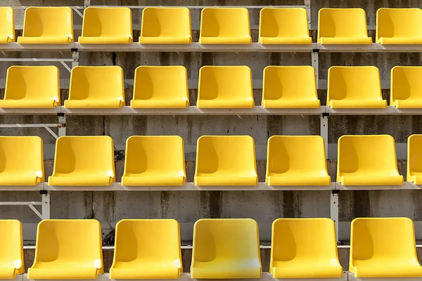 Gelbe Sitze Auf Den Tribünen Des Offenen Stadions Reihen Sind — Stockfoto