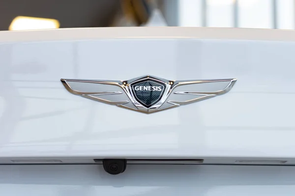 Emblem Genesis Fehér Autó Surgut Oroszország December 2019 — Stock Fotó