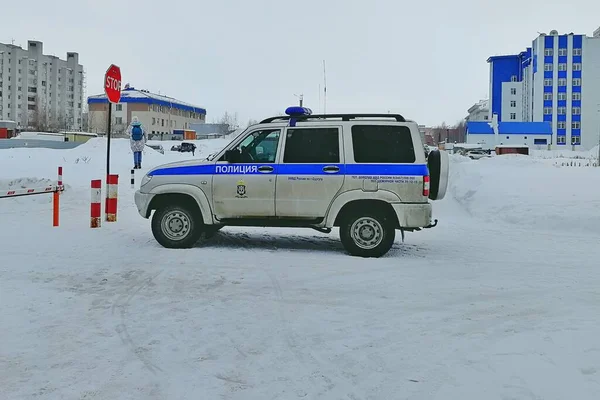 Vehículo Todoterreno Policía Estacionado Invierno Surgut Rusia Marzo 2020 —  Fotos de Stock