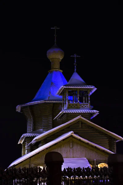 Orthodoxe Holzkirche Frontansicht — Stockfoto