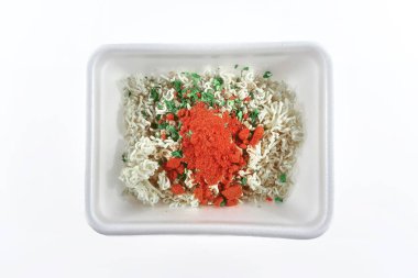 Doshirak fast food. Beyaz arkaplanda izole et. Üst görünüm.