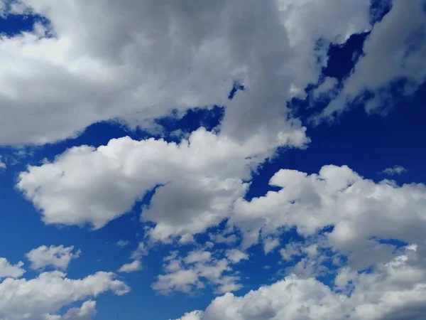 Cielo Azul Nubes Blancas Vista Hacia Arriba — Foto de Stock