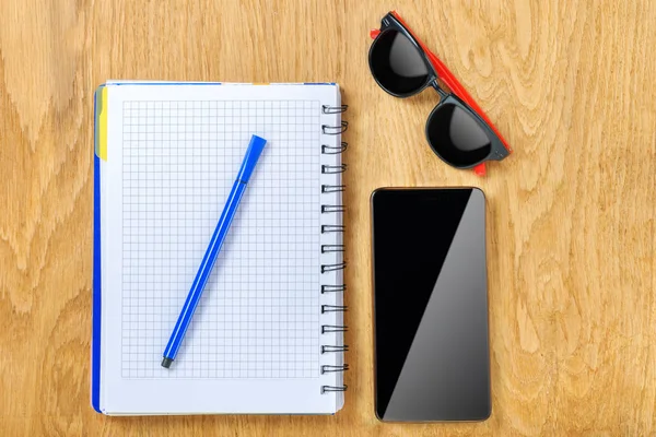 Note paper on the old wooden table — Stock Photo, Image