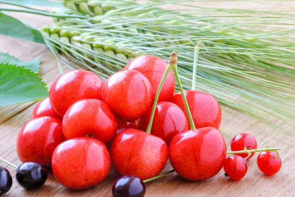 Frutos de cereja maduros — Fotografia de Stock