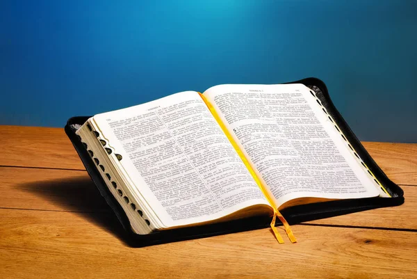 Libro la Biblia — Foto de Stock