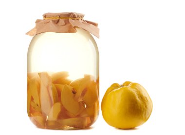 Lezzetli bir konserve kutusu yakından çekilir.