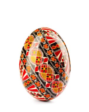Paskalya yumurtası, beyaz arka planda yakın plan çekimleri.