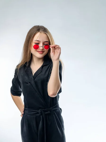 Beautiful young girl in sunglasses with mirror glasses in the studio — Stock Photo, Image