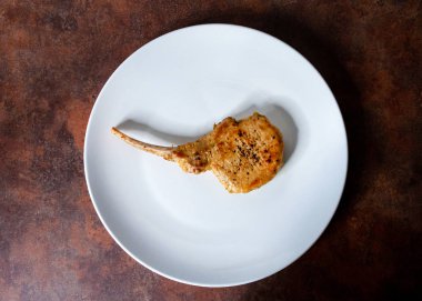 Kızarmış domuz pirzolası, ızgara domuz filetosu...