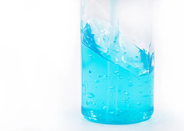 손씻기 펌프와 세정제 Blue Alcohol Sanitizer Gel Bottle — 스톡 사진