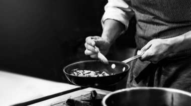 Mutfakta aşçı, işte aşçı, Siyah & Whit