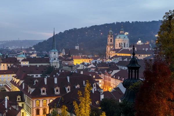 Praga. Malownicze jesień, widok na stare miasto w nocy, Republika Czeska. — Zdjęcie stockowe