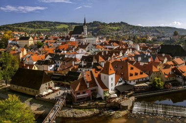 Cesky Krumlov, güneşli günde güzel cityscape bakış. Çek Cumhuriyeti. Tarihi kent. UNESCO Dünya Mirası.