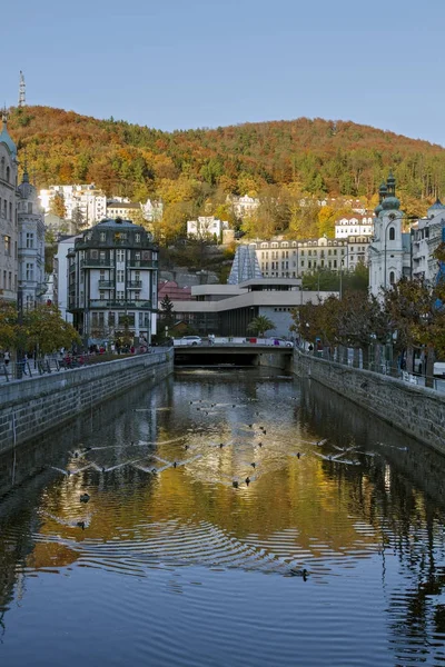 Tarihi Merkezi, Karlovy Vary. İyi bilinen tatil kasabası mimarisi. Çek Cumhuriyeti. Karlovy Vary mineral springs.  