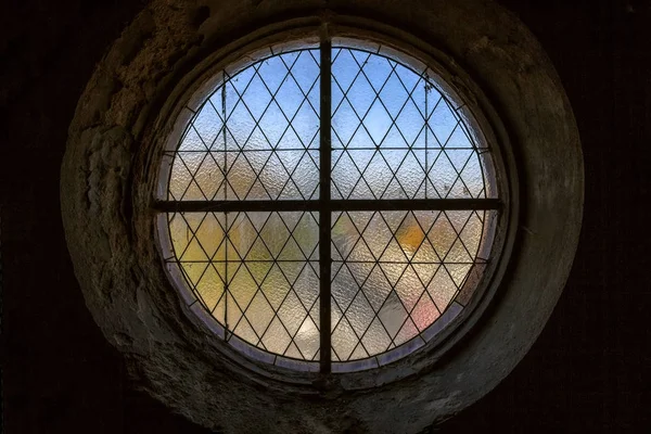 Yuvarlak pencere. Eski antik cam Katedrali, varsayım Our Lady ve Saint John the Baptist ve eski manastırda Kutna Hora, Çek.