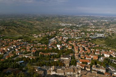 Görünümü Borgo Maggiore, San Marino Panoraması. Bir kuş bakışı .