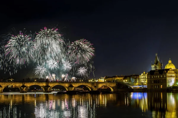 Colorful Fireworks Charles Bridge River Vltava Historical Center Prague Czech — Stock Photo, Image