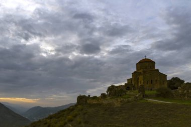 Alacakaranlık, Georgia Mtsheta yakınındaki Jvary Manastırı.