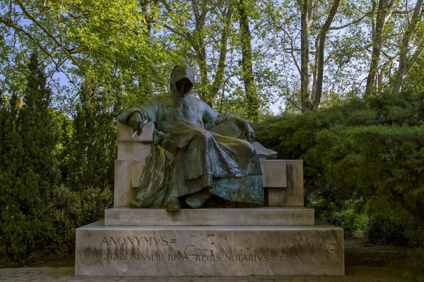 Pomnik Anonimowy Znajduje Się Parku Miejskim Dziedzińcu Zamku Vajdahunyad Budapeszcie — Zdjęcie stockowe