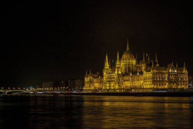 Görüntülemek Macarca Parlemento Binası, Tuna Nehri yanında. Avrupa seyahat. Gece sahne. Budapeşte. Macar simge.