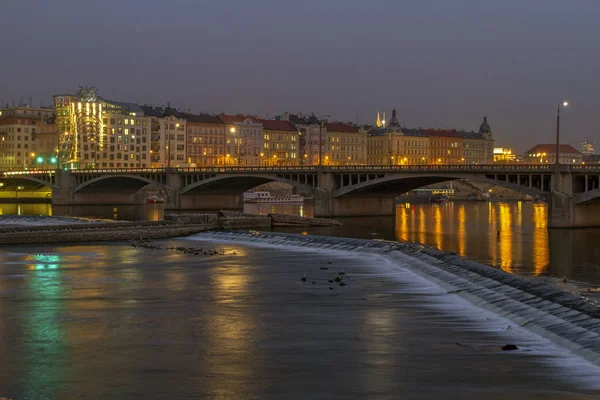 Prag Çek Cumhuriyeti Ekim 208 Dancing House Vltava Nehri Manzaralı — Stok fotoğraf