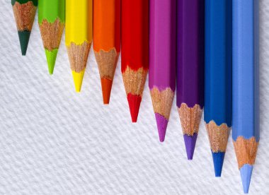 Birçok farklı renkte renkli kalemler. Renk aralığı. Tasarım Stüdyosu. Yaratıcılık Fikirleri.