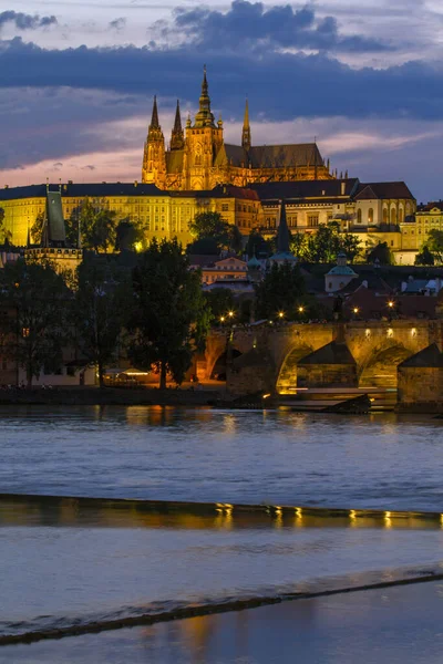 Naturskön Utsikt Över Karlsbron Vltava Floden Och Historiska Centrum Prag — Stockfoto