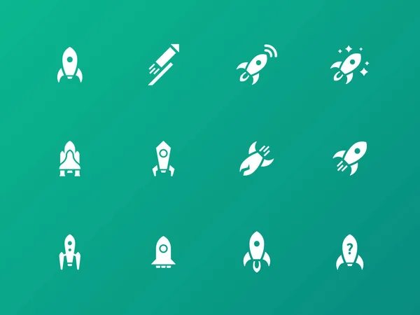 Iconos de cohetes sobre fondo verde . — Vector de stock