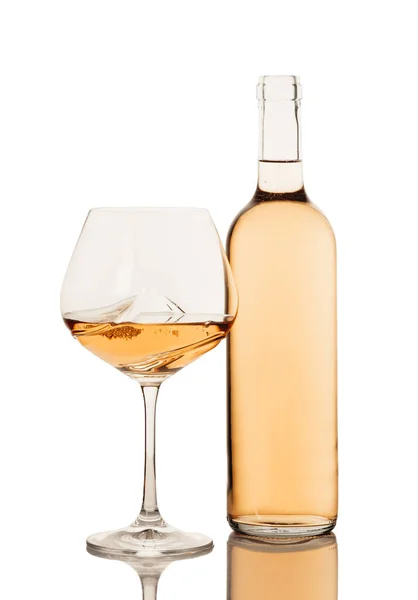 Flesje en glas met witte wijn — Stockfoto