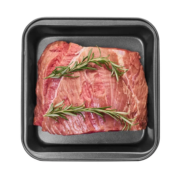 Rått kött i en bakplåt — Stockfoto